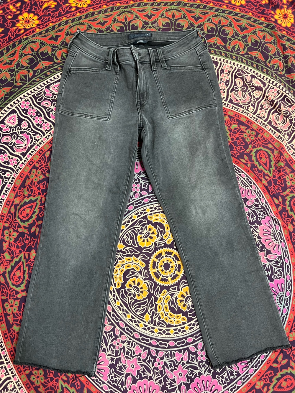 Aeropostale Women’s Gray Straight-Leg Cropped Jeans size 6